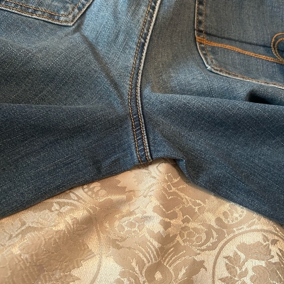 Like new American Eagle Favorite Boyfriend jeans size 16 long. Super stretch. - Picture 10 of 11